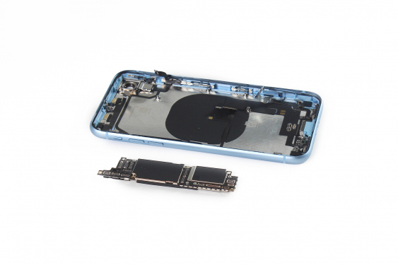 کالبد شکافی آیفون XR