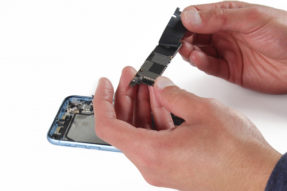 کالبد شکافی آیفون XR