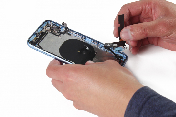 کالبد شکافی آیفون XR