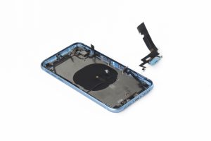 کالبد شکافی آیفون XR