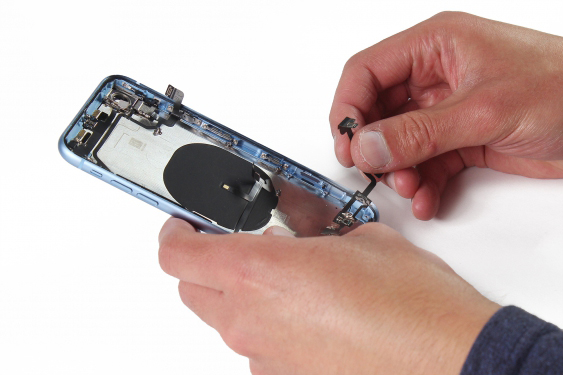 کالبد شکافی آیفون XR