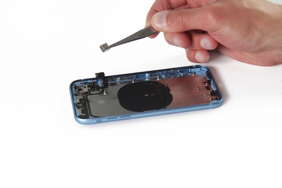 کالبد شکافی آیفون XR