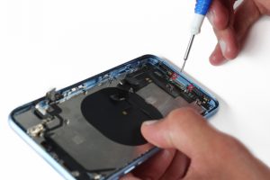 تعویض کانکتور شارژ آیفون XR