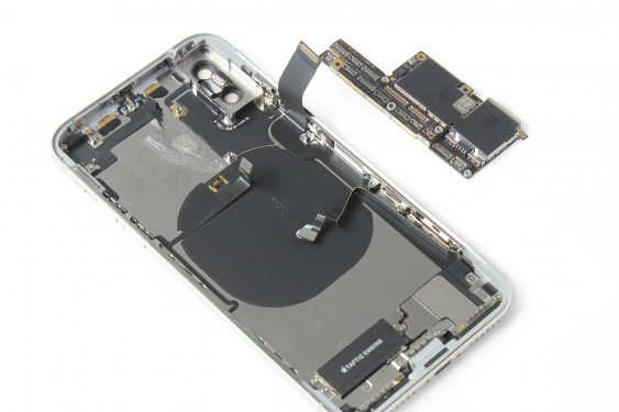 کالبد شکافی آیفون X