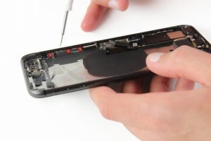 تعویض دکمه پاور آیفون 8 پلاس