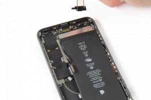 تعویض کانکتور شارژ آیفون 8 پلاس