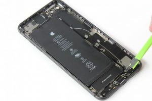 تعویض کانکتور شارژ آیفون 8 پلاس