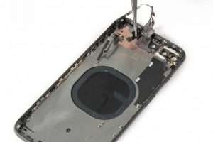 تعویض قاب و شاسی آیفون 8 پلاس