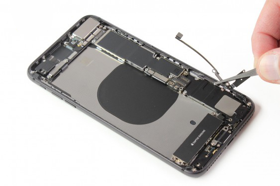 کالبد شکافی آیفون 8 پلاس