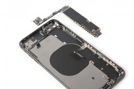 کالبد شکافی آیفون 8 پلاس