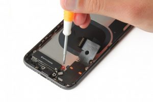 تعویض کانکتور شارژ آیفون 8