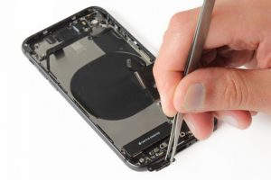 تعویض کانکتور شارژ آیفون 8