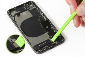 تعویض کانکتور شارژ آیفون 8