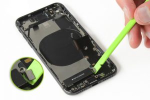 تعویض کانکتور شارژ آیفون 8