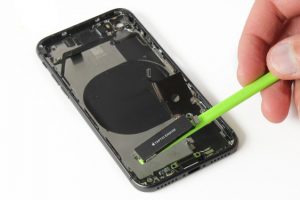 تعویض کانکتور شارژ آیفون 8