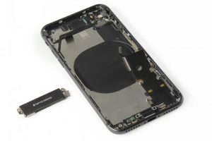 تعویض کانکتور شارژ آیفون 8