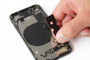 تعویض کانکتور شارژ آیفون 8