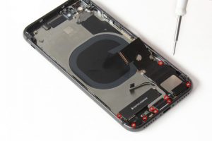 تعویض قاب و شاسی آیفون 8