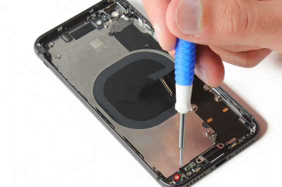 تعویض قاب و شاسی آیفون 8