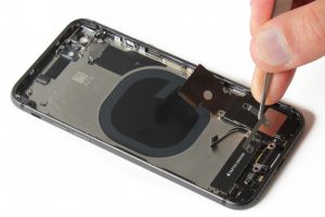 تعویض قاب و شاسی آیفون 8