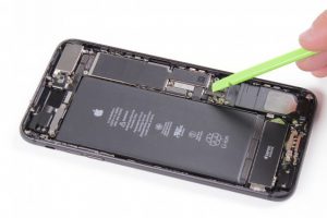 تعویض باتری آیفون 7 پلاس