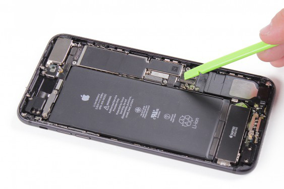 تعویض باتری آیفون 7 پلاس