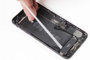 تعویض باتری آیفون 7 پلاس