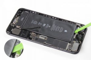 تعویض باتری آیفون 7 پلاس