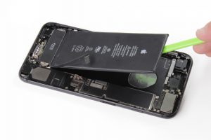 تعویض باتری آیفون 7 پلاس