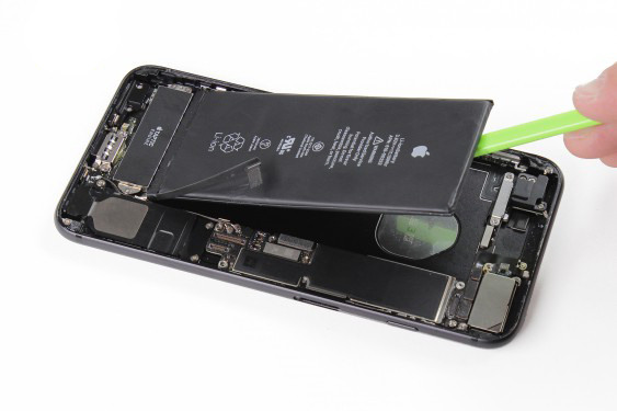 تعویض باتری آیفون 7 پلاس