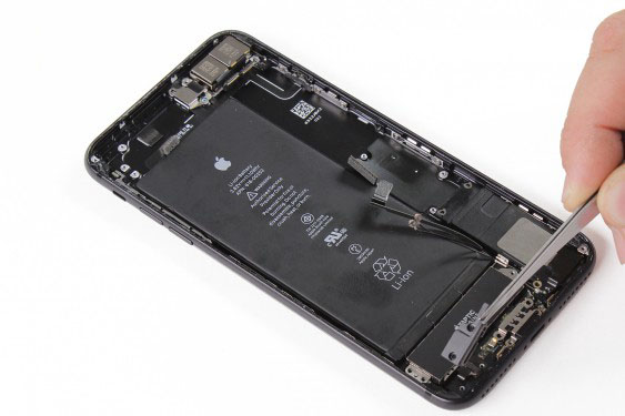 تعویض کانکتور شارژ آیفون 7 پلاس