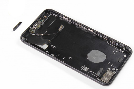 تعویض قاب و شاسی آیفون 7 پلاس