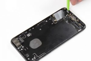تعویض قاب و شاسی آیفون 7 پلاس