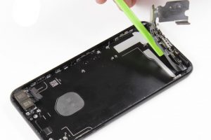 تعویض قاب و شاسی آیفون 7 پلاس