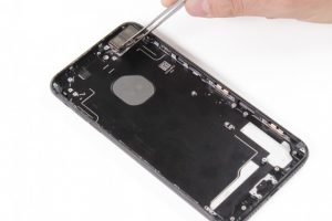 تعویض قاب و شاسی آیفون 7 پلاس