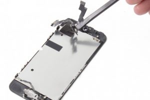 تعویض دوربین جلو آیفون SE