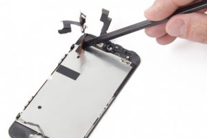 تعویض دوربین جلو آیفون SE