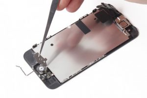 تعویض دکمه هوم آیفون SE