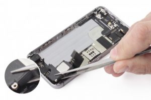 تعویض اسپیکر آیفون SE