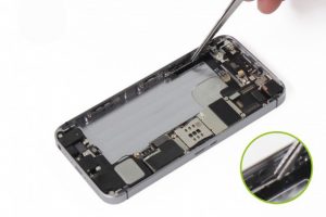 تعویض دکمه ولوم آیفون SE