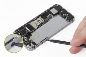 تعویض دکمه ولوم آیفون SE