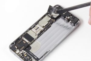 تعویض مادربرد آیفون SE