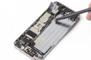 تعویض مادربرد آیفون SE