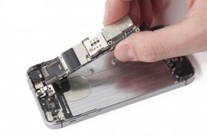 تعویض مادربرد آیفون SE