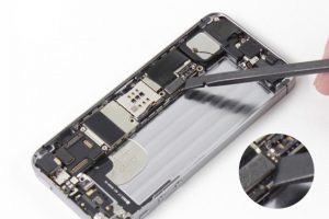 تعویض مادربرد آیفون SE