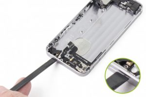 تعویض فلت کلید پاور آیفون SE