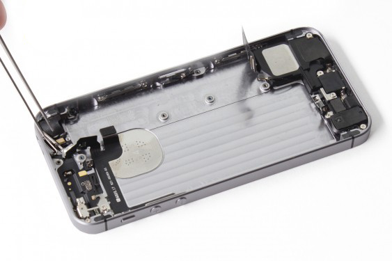 تعویض فلت کلید پاور آیفون SE