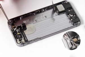 تعویض فلت کلید پاور آیفون SE