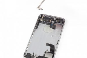 تعویض فلت کلید پاور آیفون SE