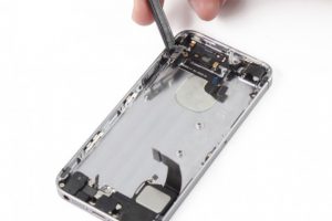 تعویض فلت کلید پاور آیفون SE